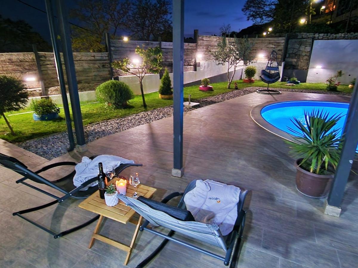 Holiday House Boost With Heated Pool Klis Exterior foto